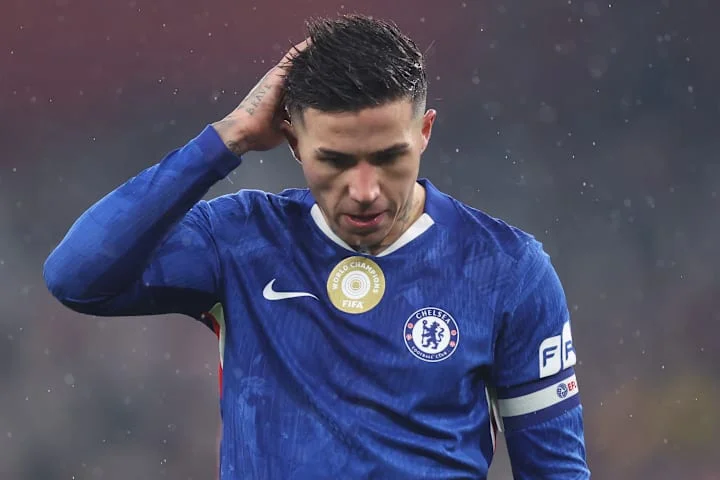 انزو فرناندز چه گفته است که مستحق محرومیت دو جلسه ای شد؟